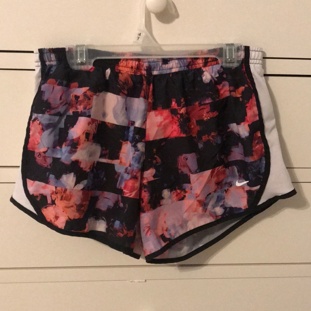 Multicolor Nike shorts (kids large)